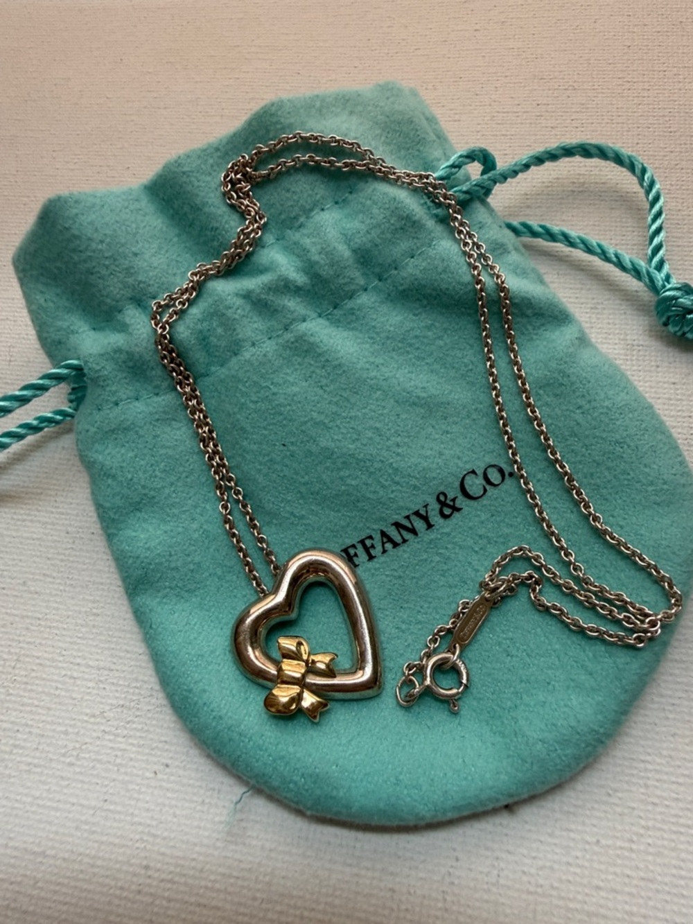 TIFFANY & CO. 1990 STERLING SILVER 925 HEART NECKLACE W/18K GOLD BOW W/POUCH 18’